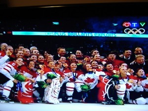 O Canada! 女子冰球夺冠