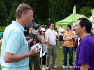 新华社也来采访？