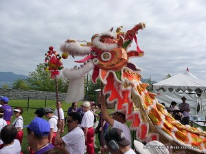 金龙挥舞，全城轰动