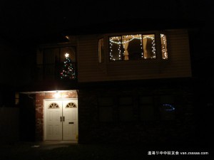 华人民宅亮起圣诞树