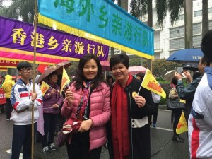 中中校友参加家乡万人行